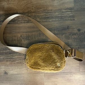 Lululemon Sherpa Belt bag
